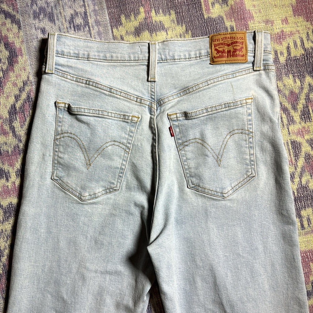 Levi's Women's Ribcage Straight Ankle Jeans - Picture 14 of 14